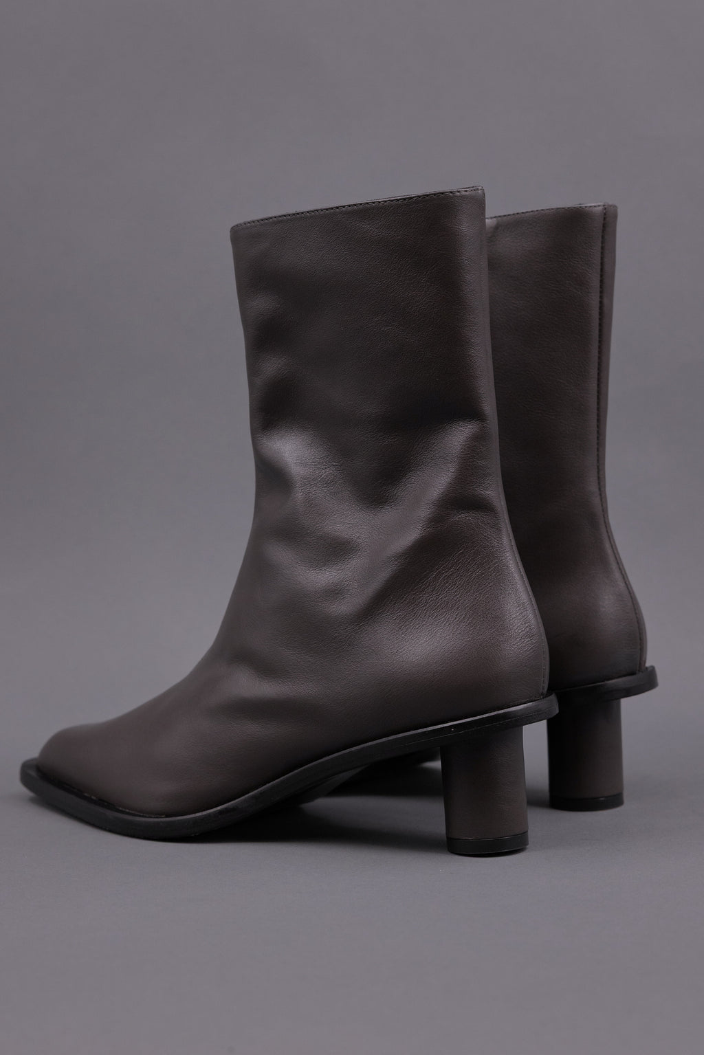 Gilda ankle booth in nappa charcoal