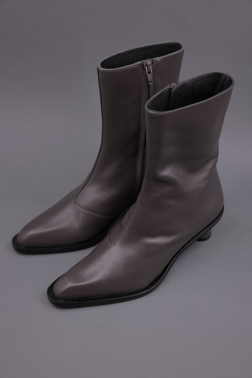 Gilda ankle booth in nappa charcoal