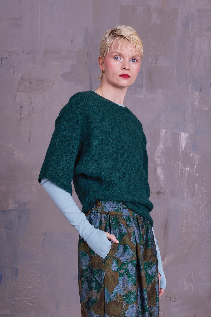 Abeno top in forest