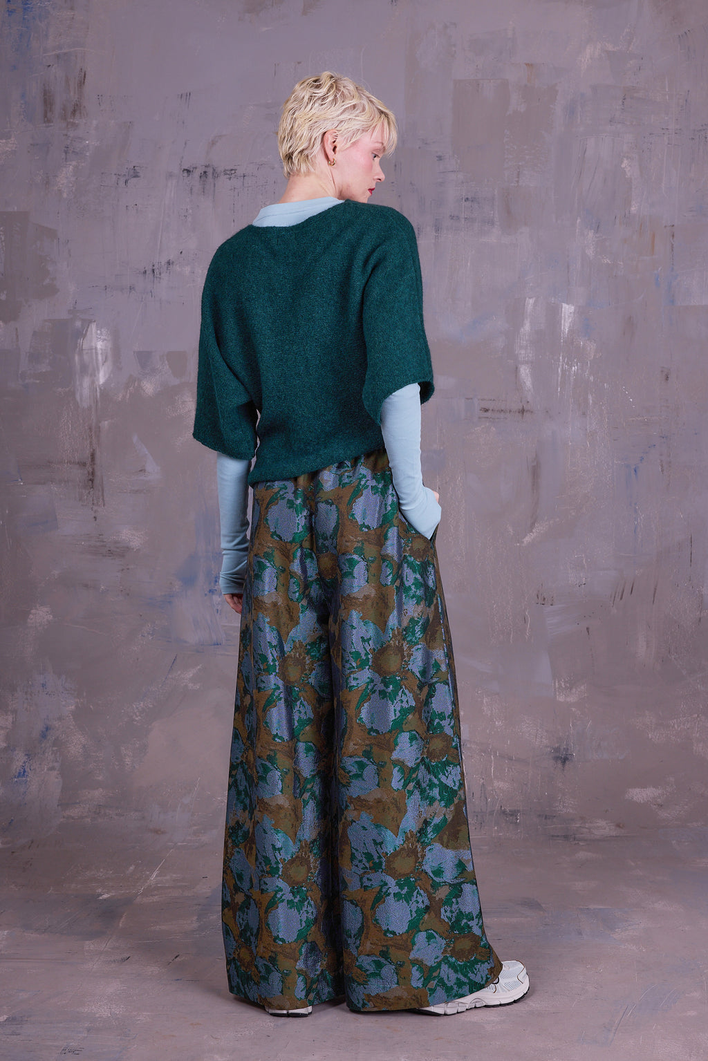 Abeno top in forest