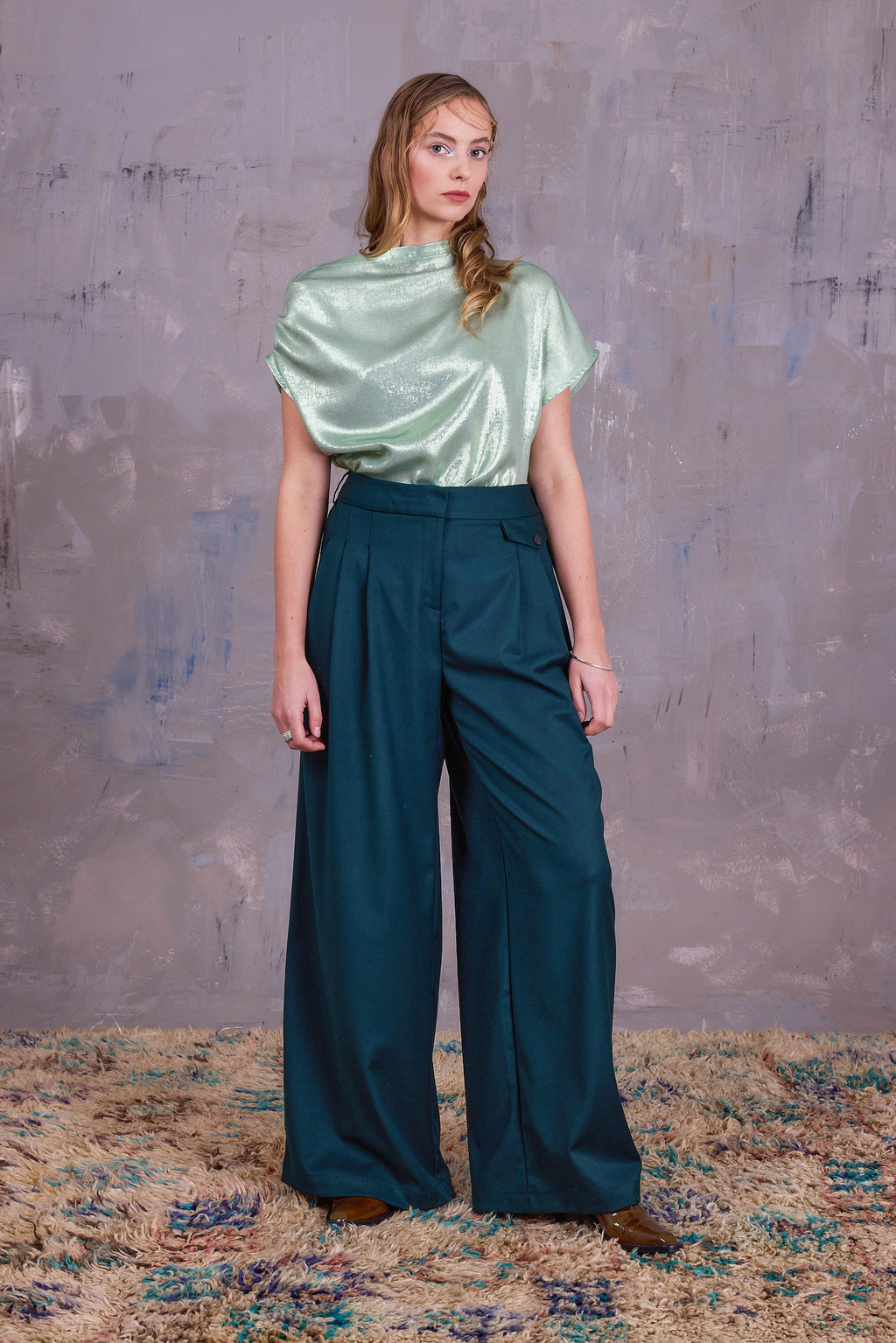Guy trousers in pine