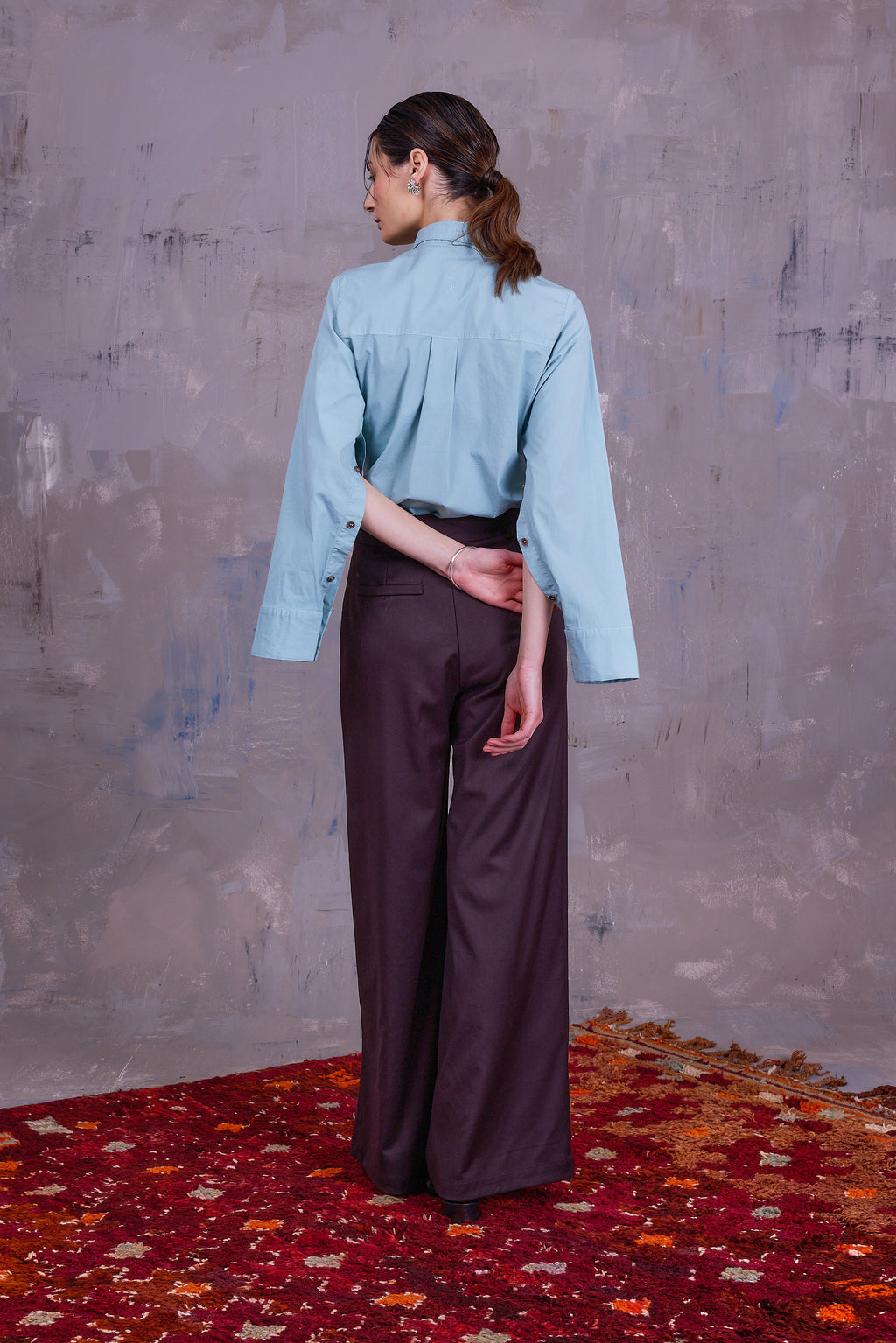 Guy broek in after dark