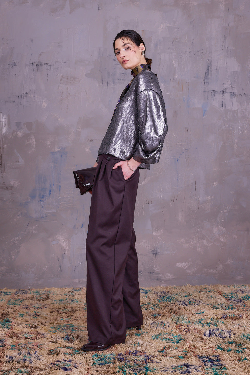 Guy broek in after dark