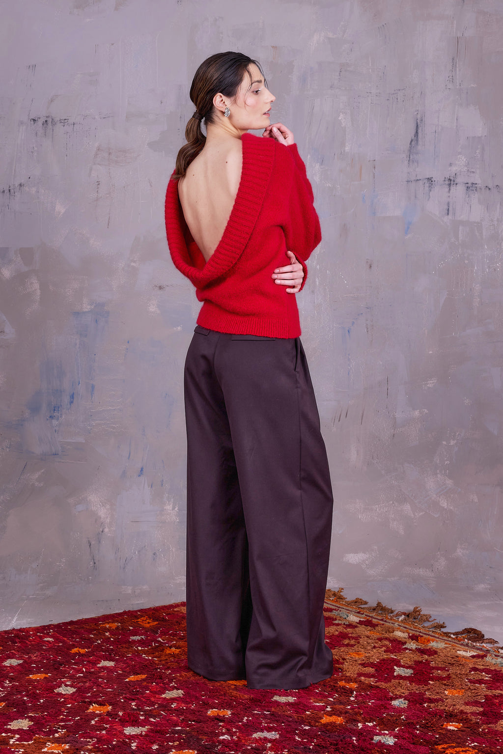 Guy broek in after dark