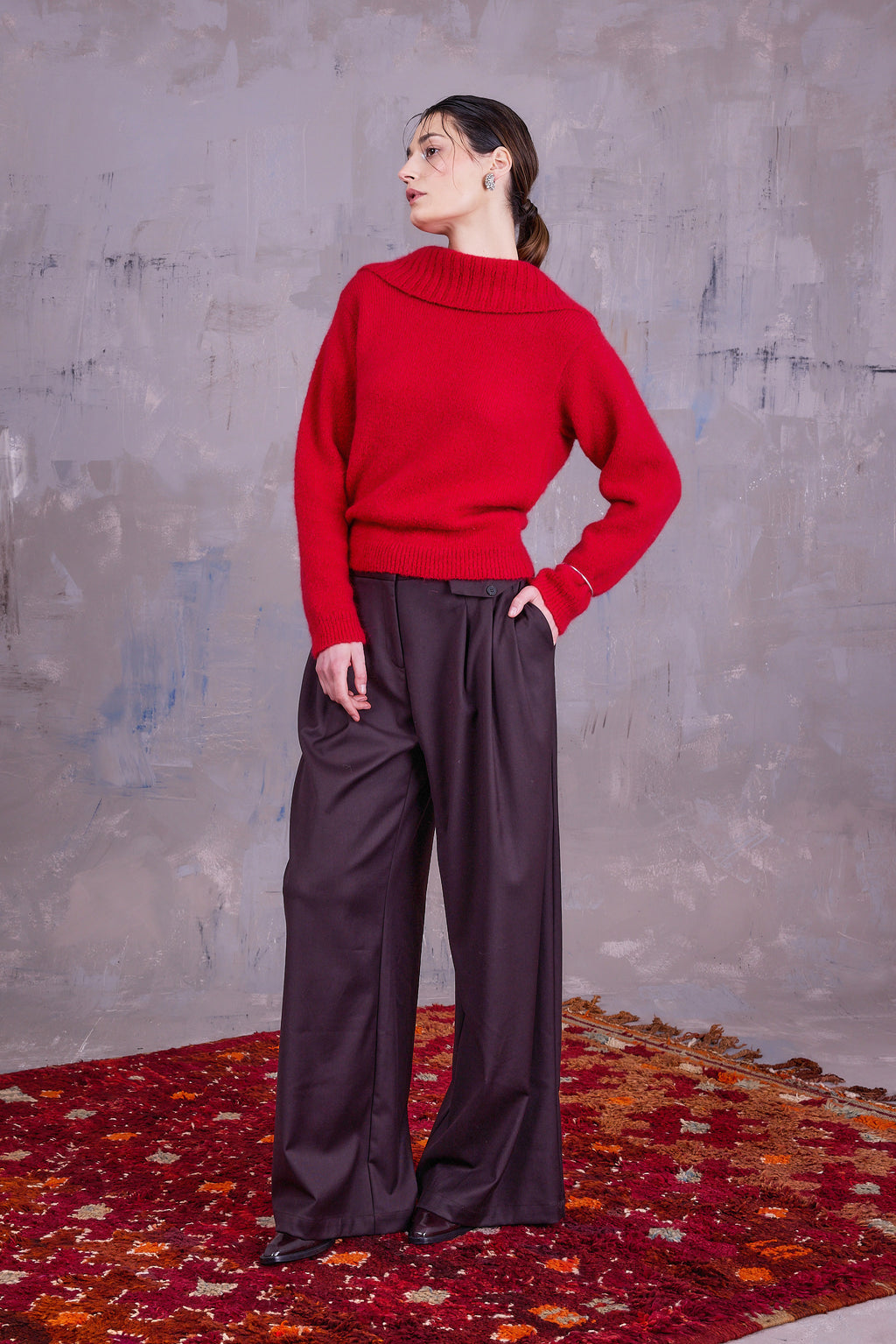 Guy broek in after dark
