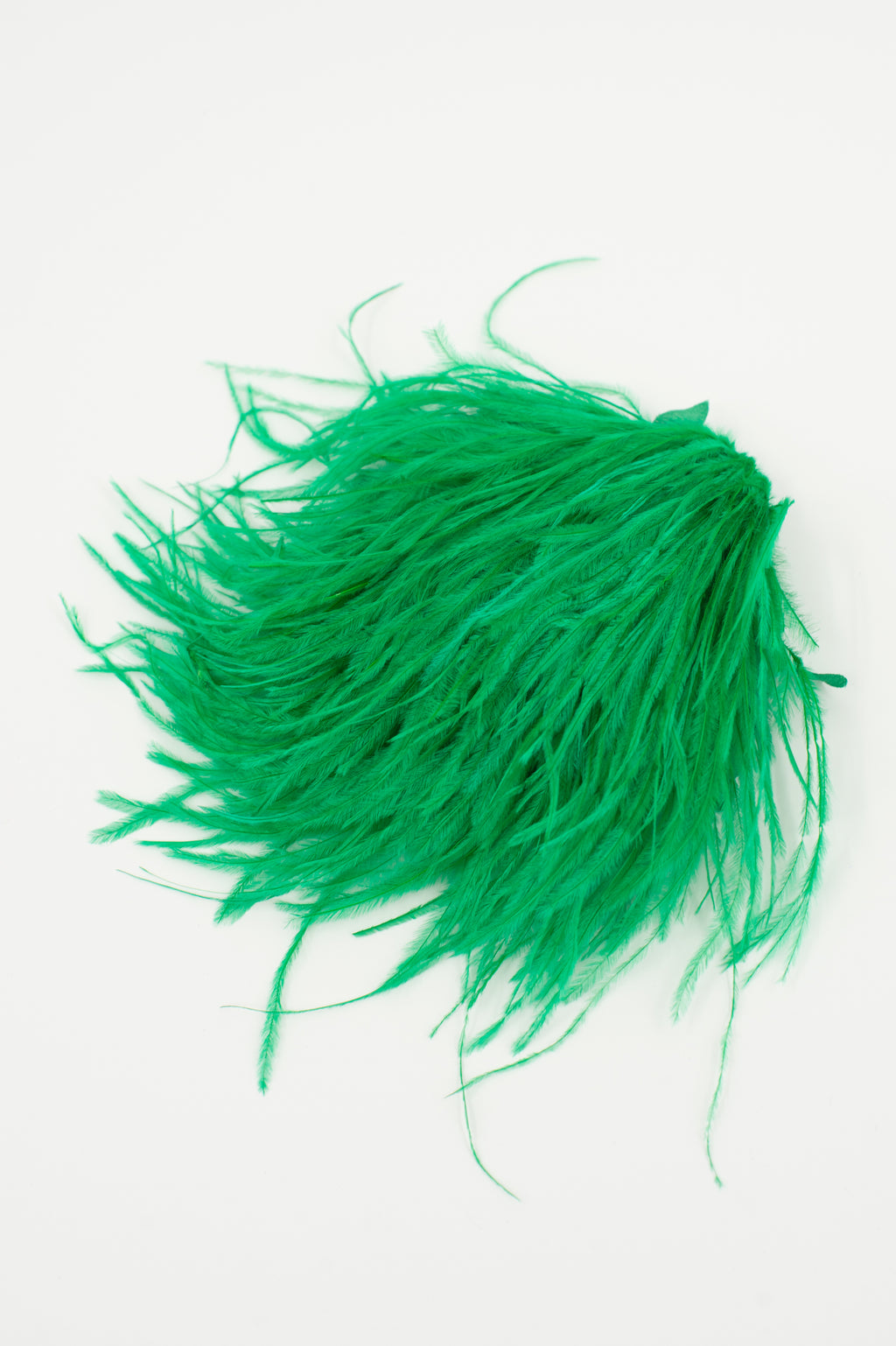 Zaza broche met veren in grasgroen