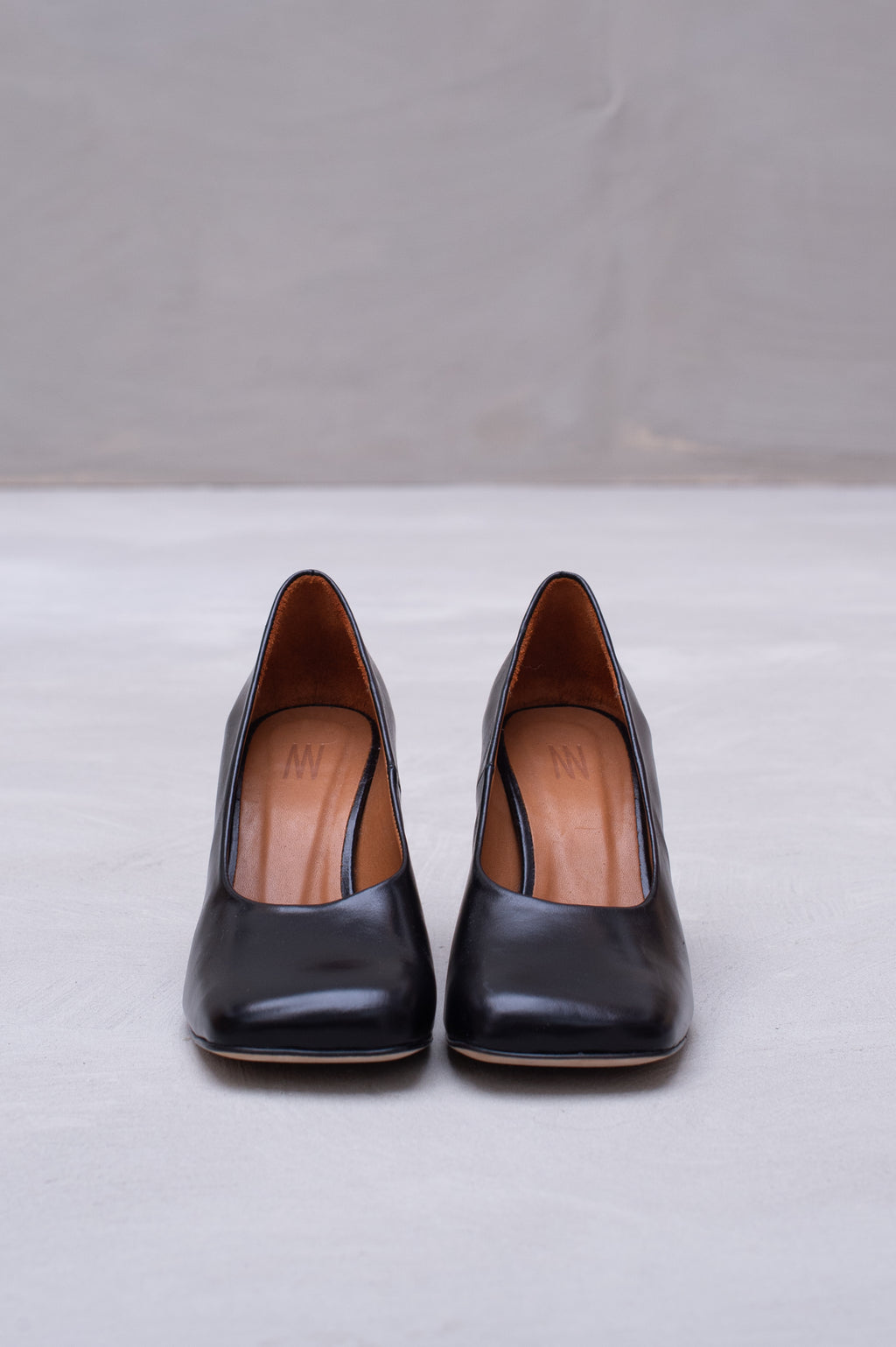 Flume pump in black