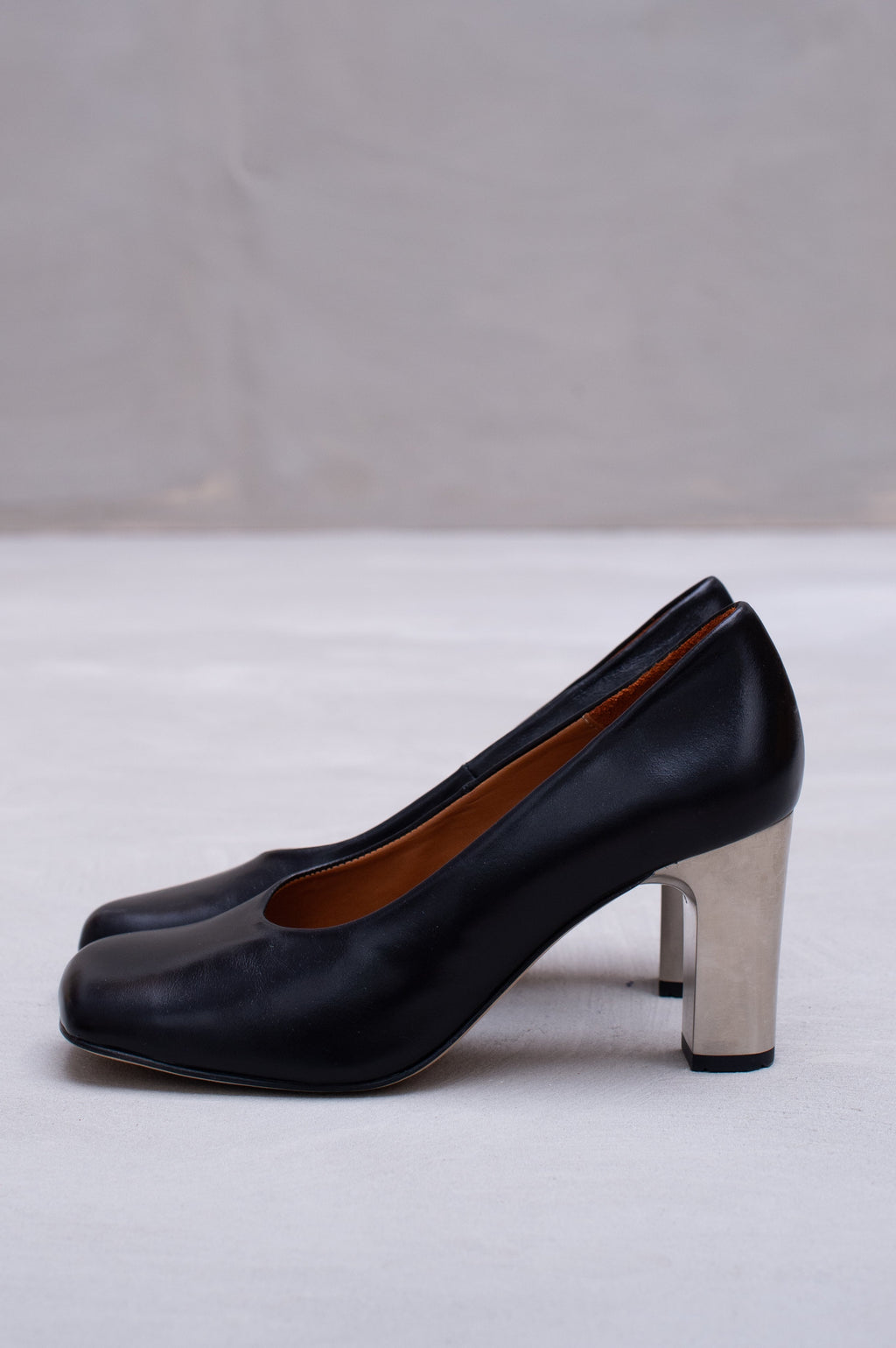 Flume pump in black