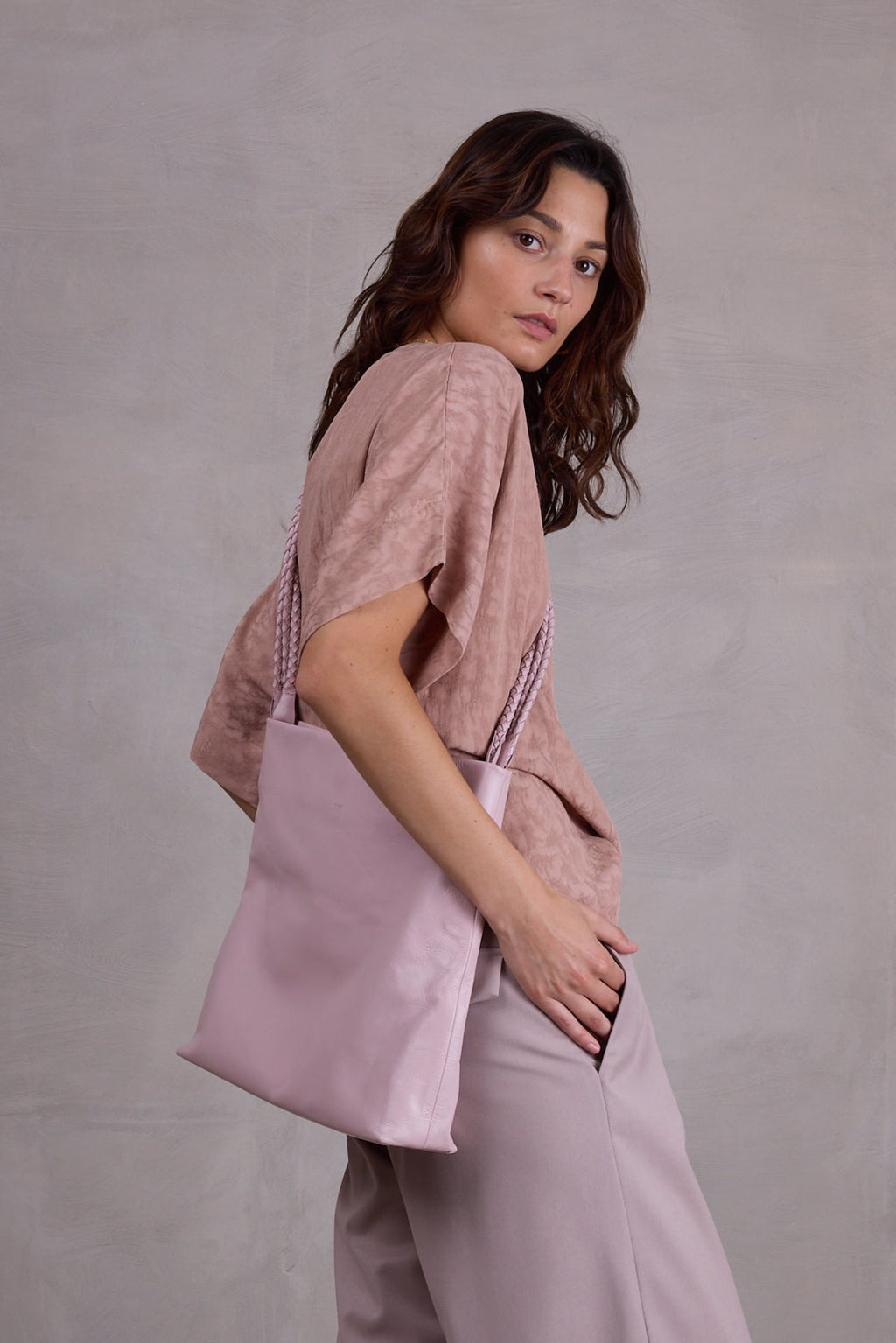 Clutch bag in misty rose