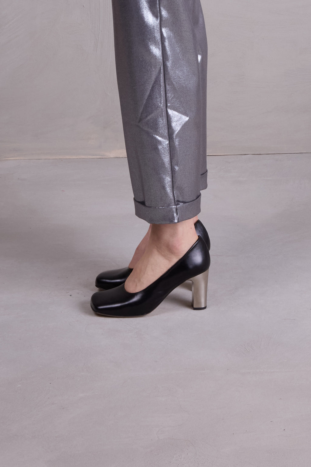 Flume pump in black