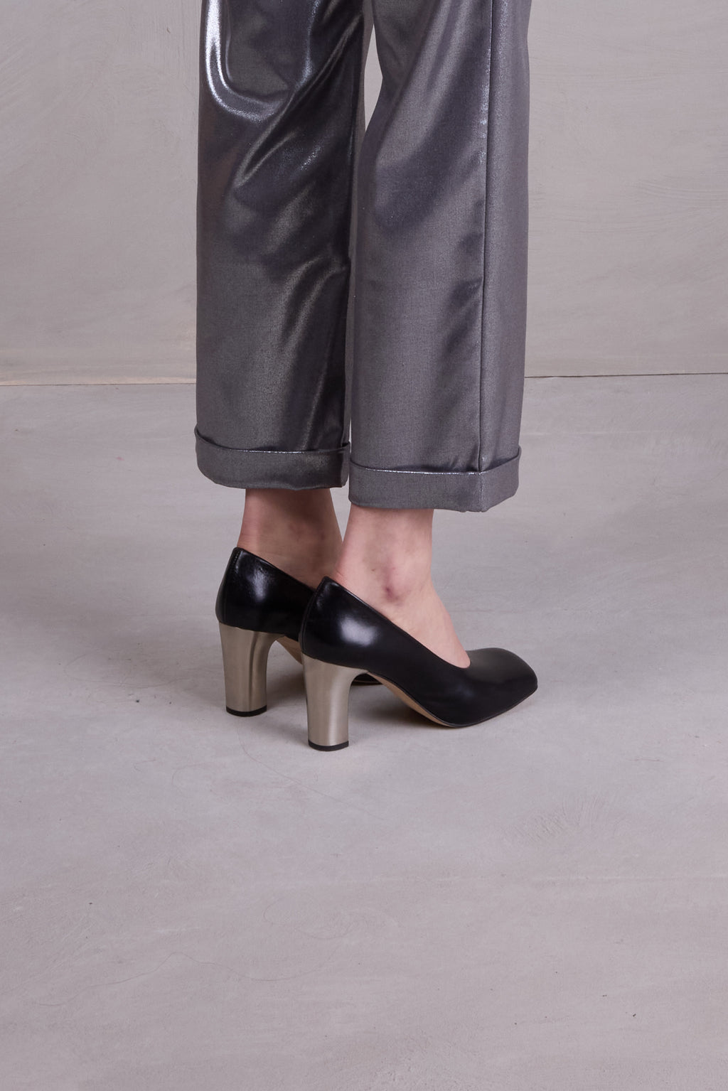 Flume pump in black