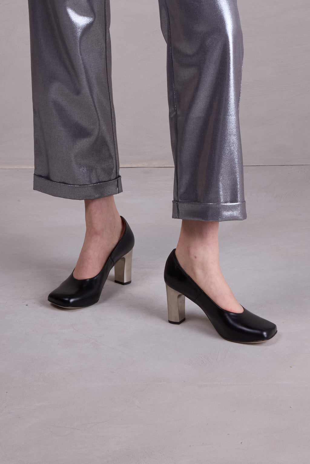 Flume pump in black