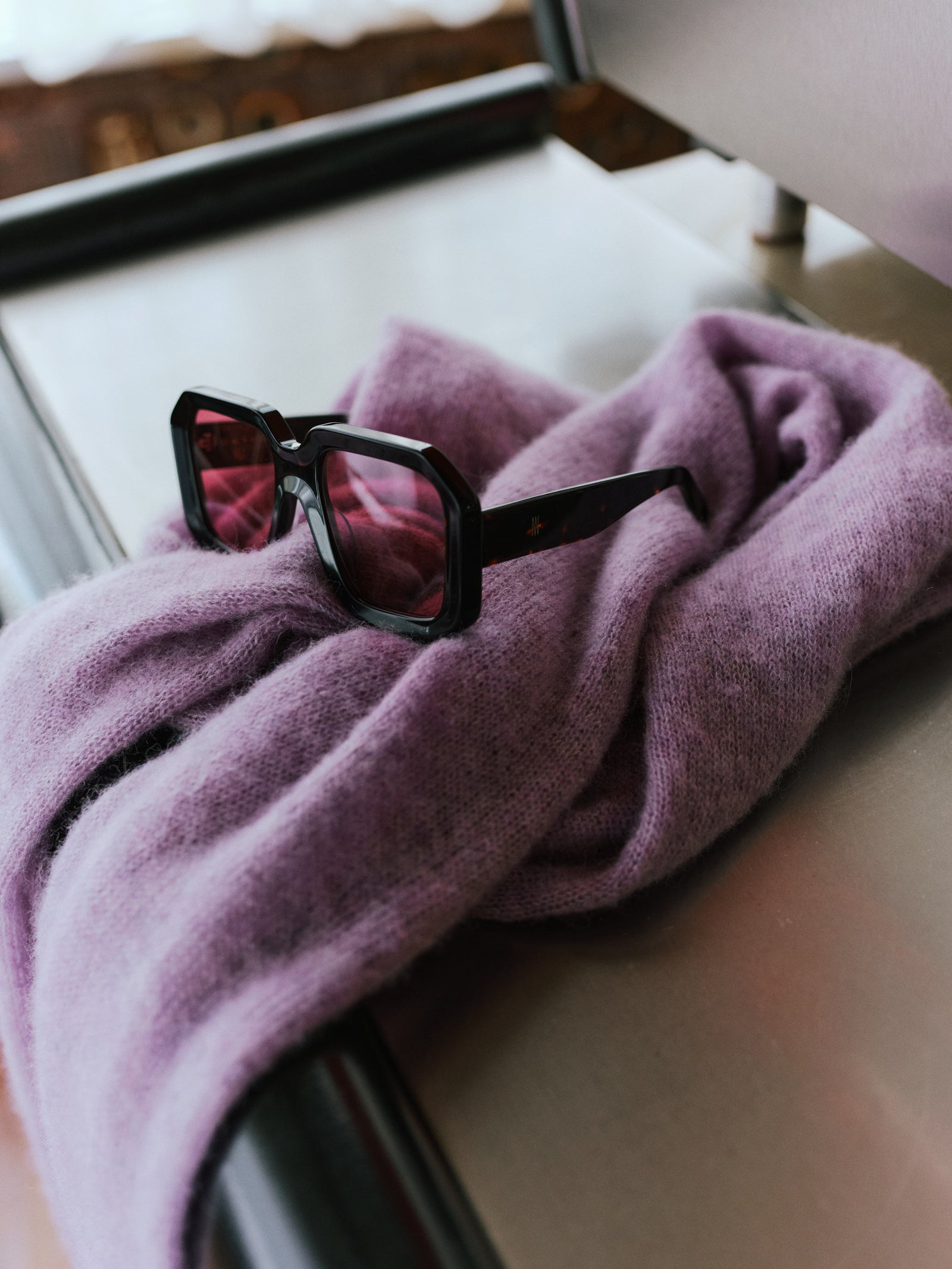 Jackie zonnebril in dark tortoise / cherry