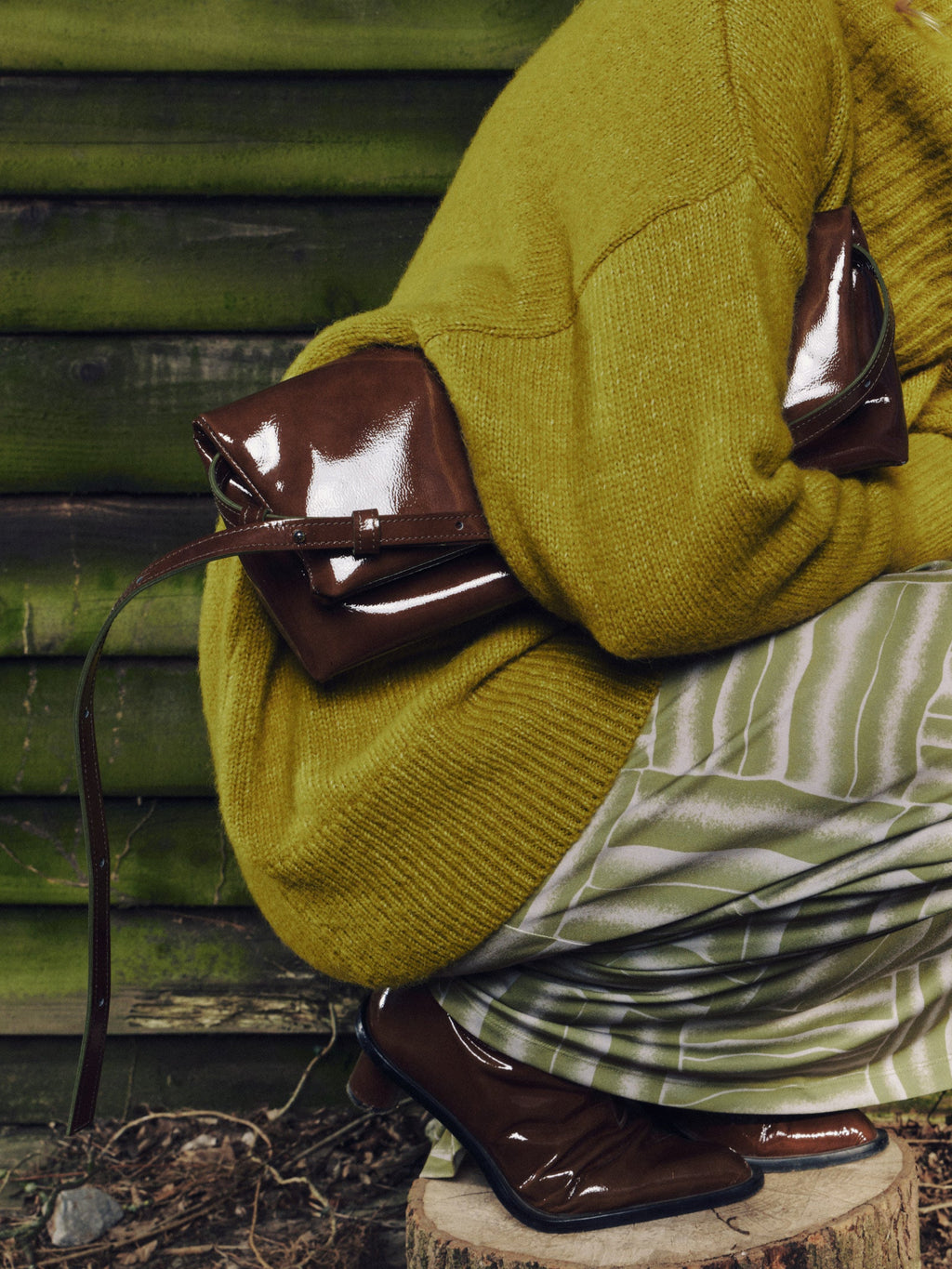 Gennaro handbag in patent olive