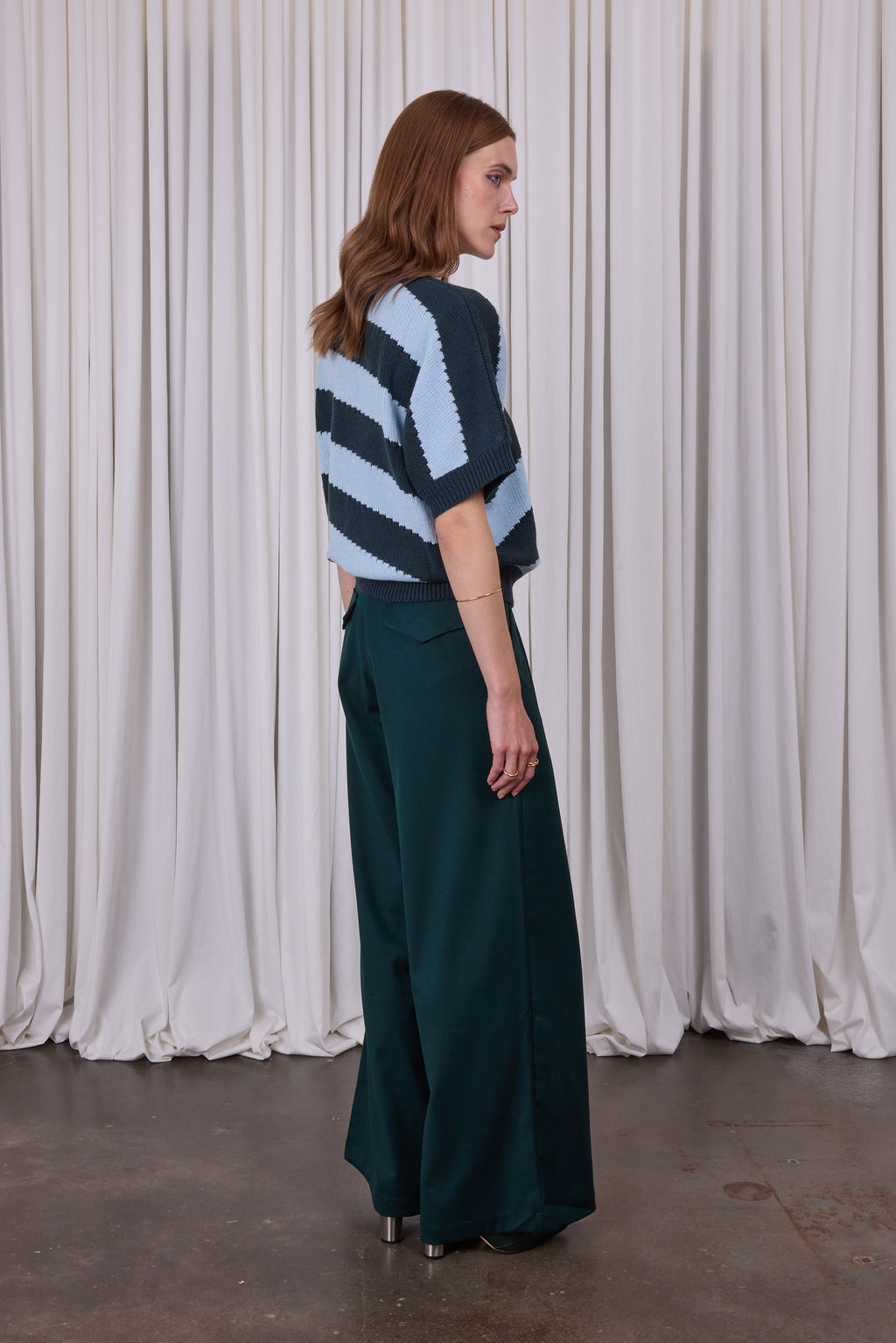 Wallis Pine grün-hellblauer zweifarbiger Pullover