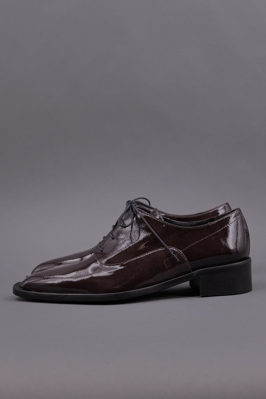 Goya lace-up shoe in after dark