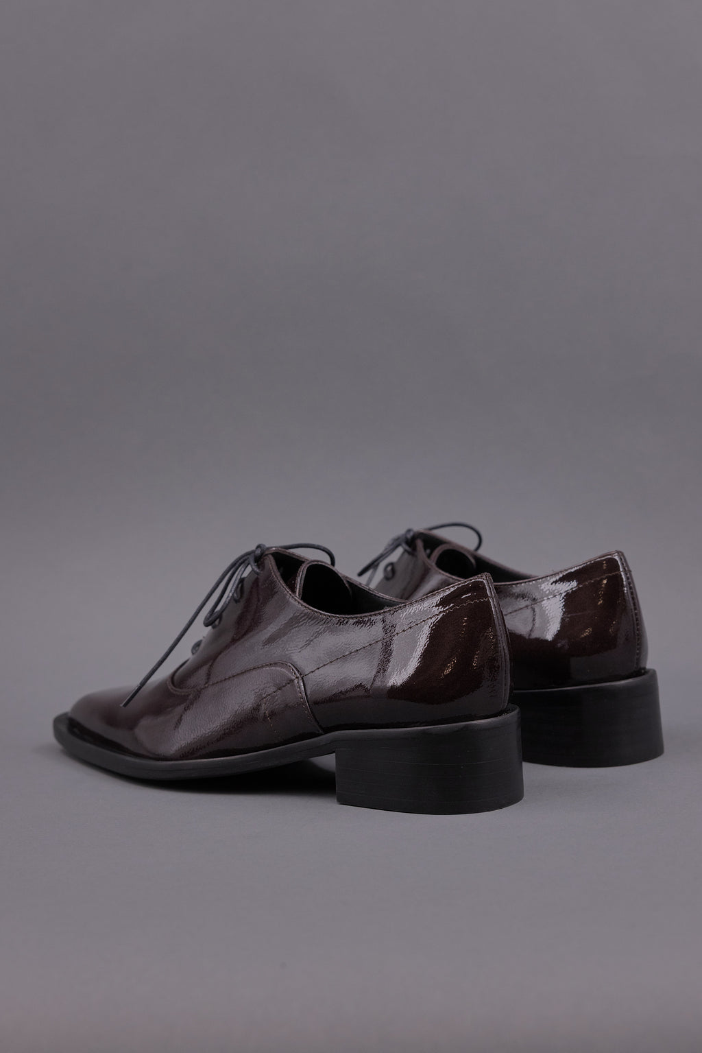 Goya lace-up shoe in after dark