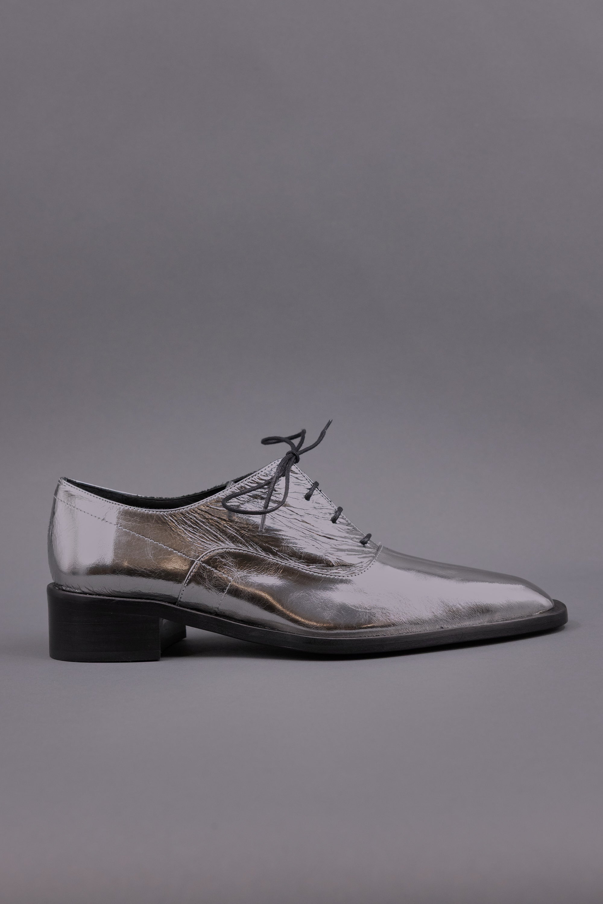 Goya lace-up shoe in metallic anthracite