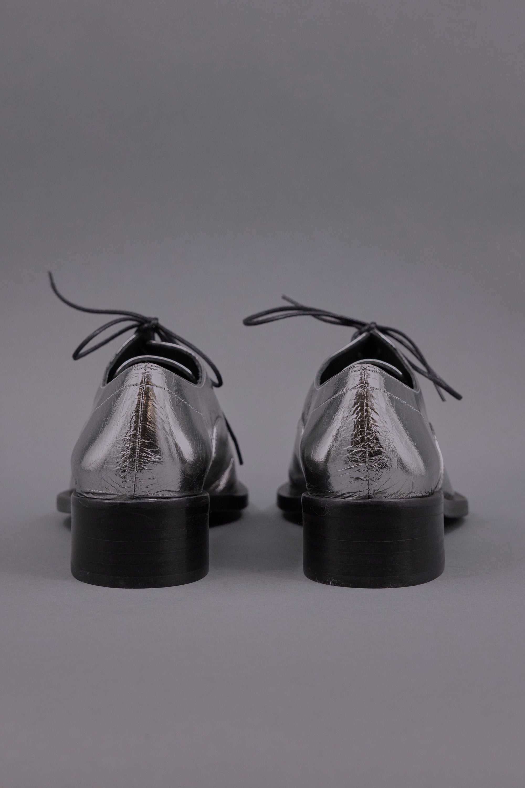 Goya lace-up shoe in metallic anthracite