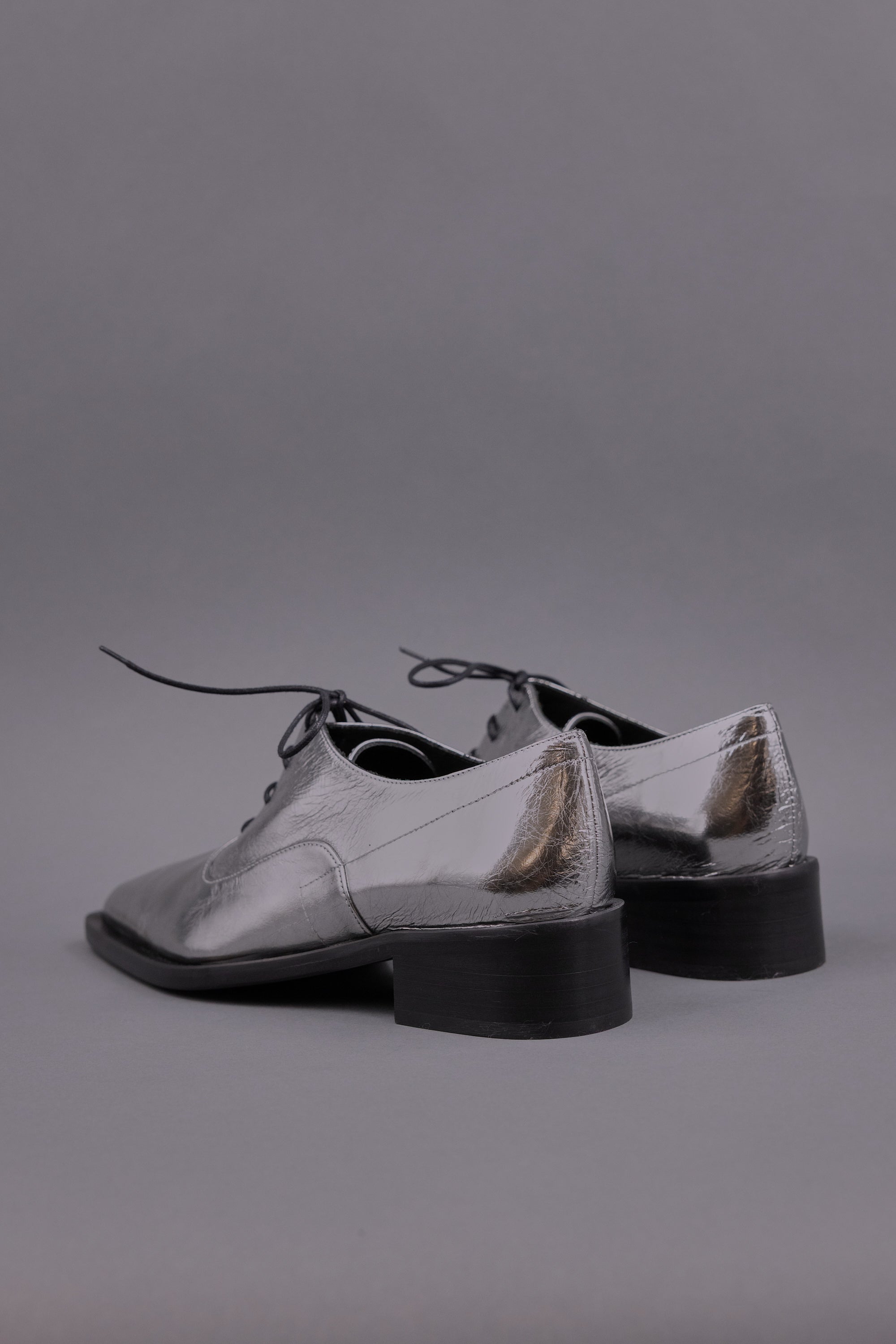 Goya lace-up shoe in metallic anthracite