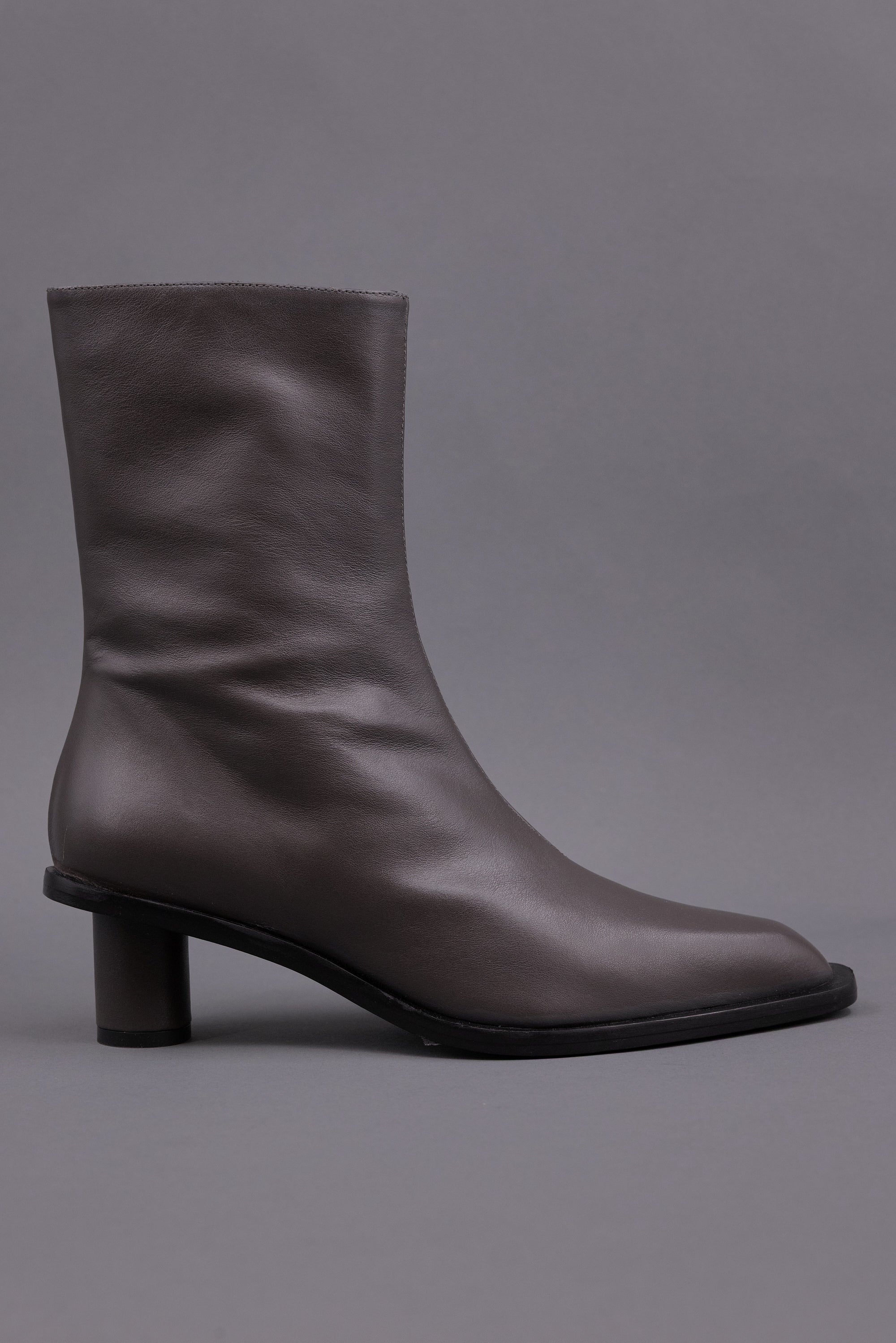 Gilda ankle boot in nappa charcoal
