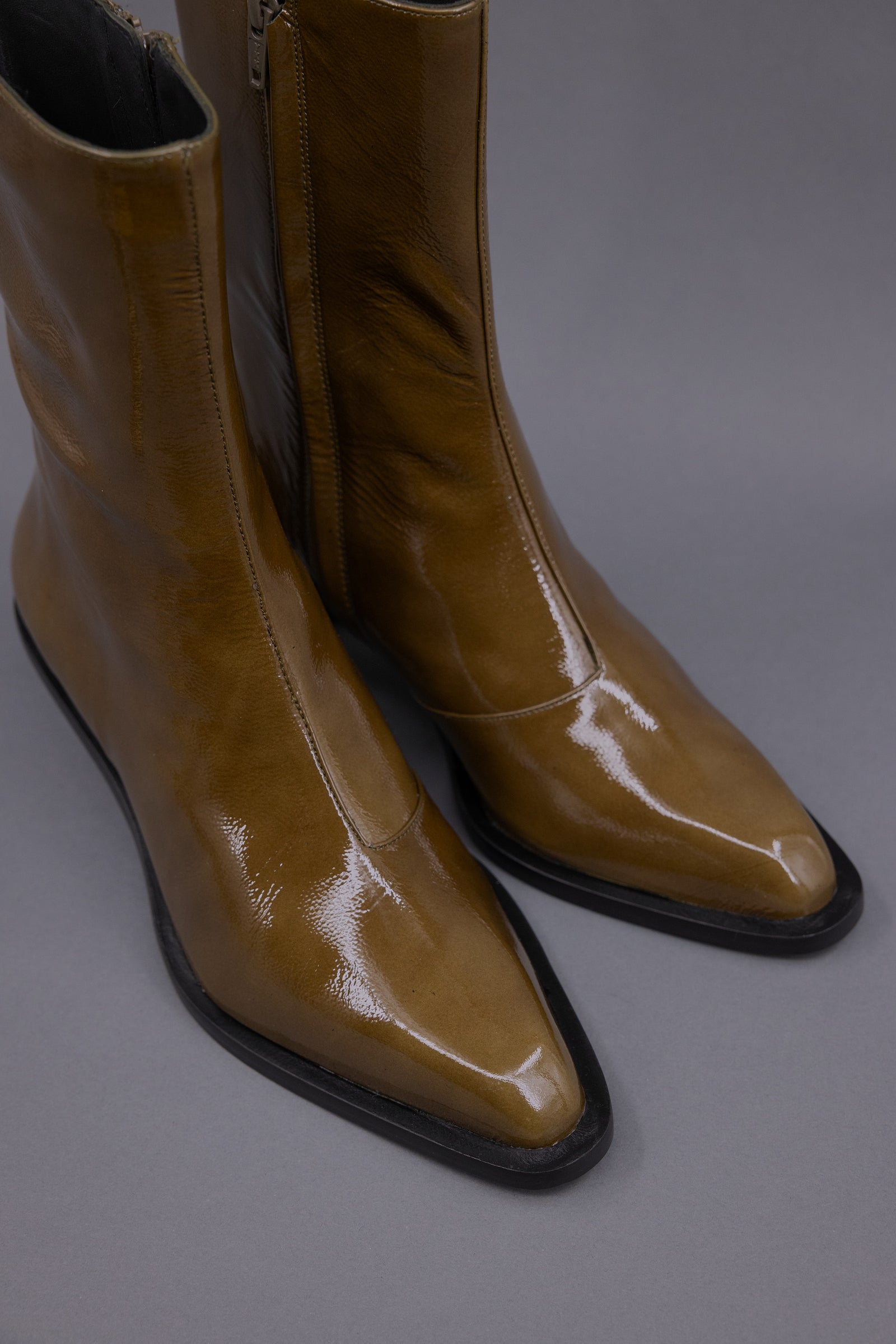 Gilda laarsje in patent olive