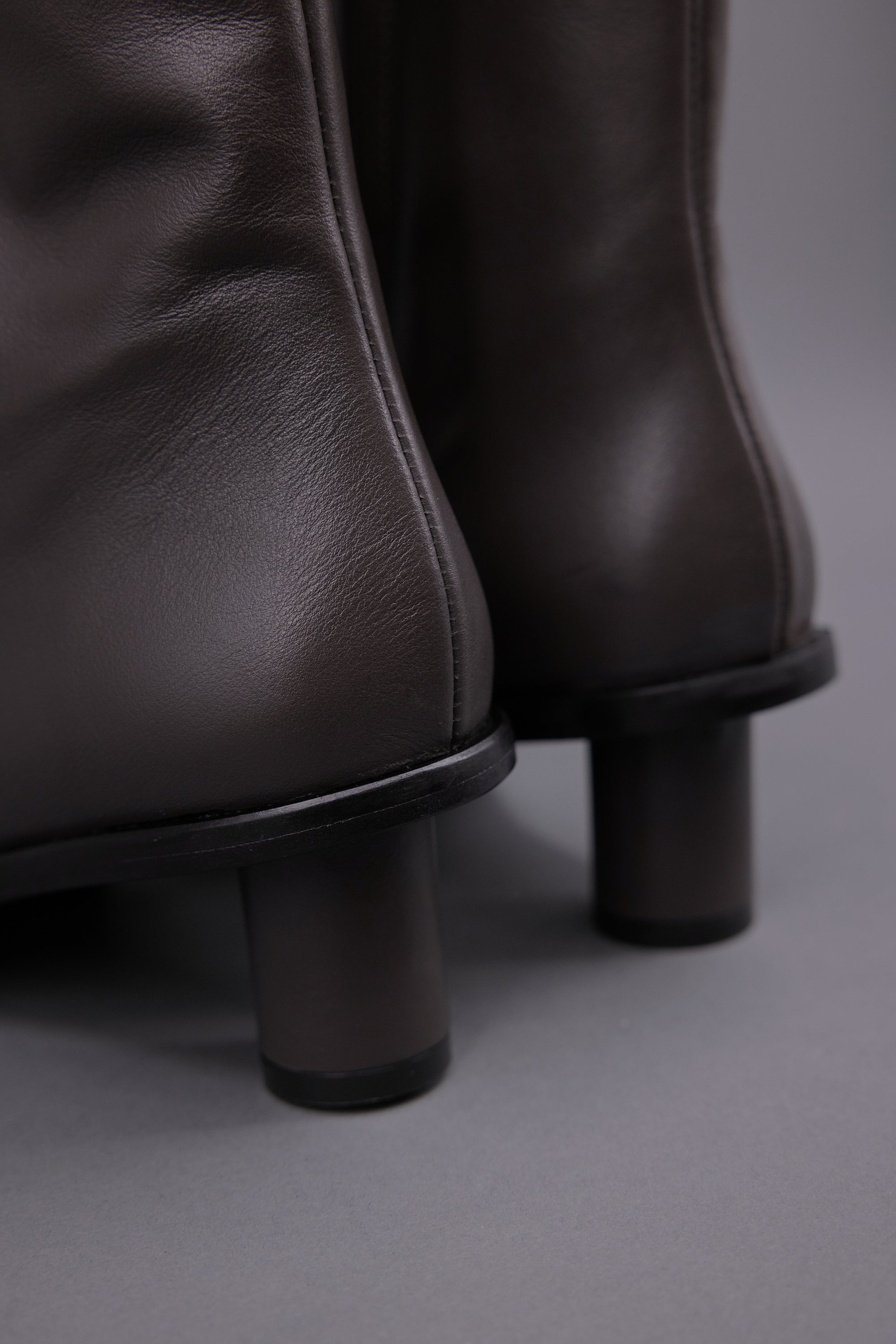 Gilda ankle boot in nappa charcoal