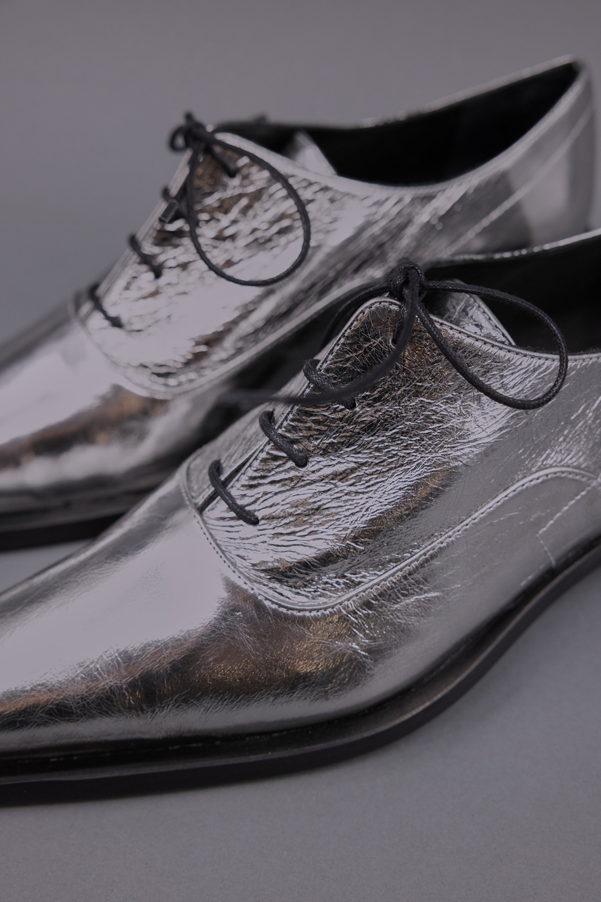 Goya lace-up shoe in metallic anthracite