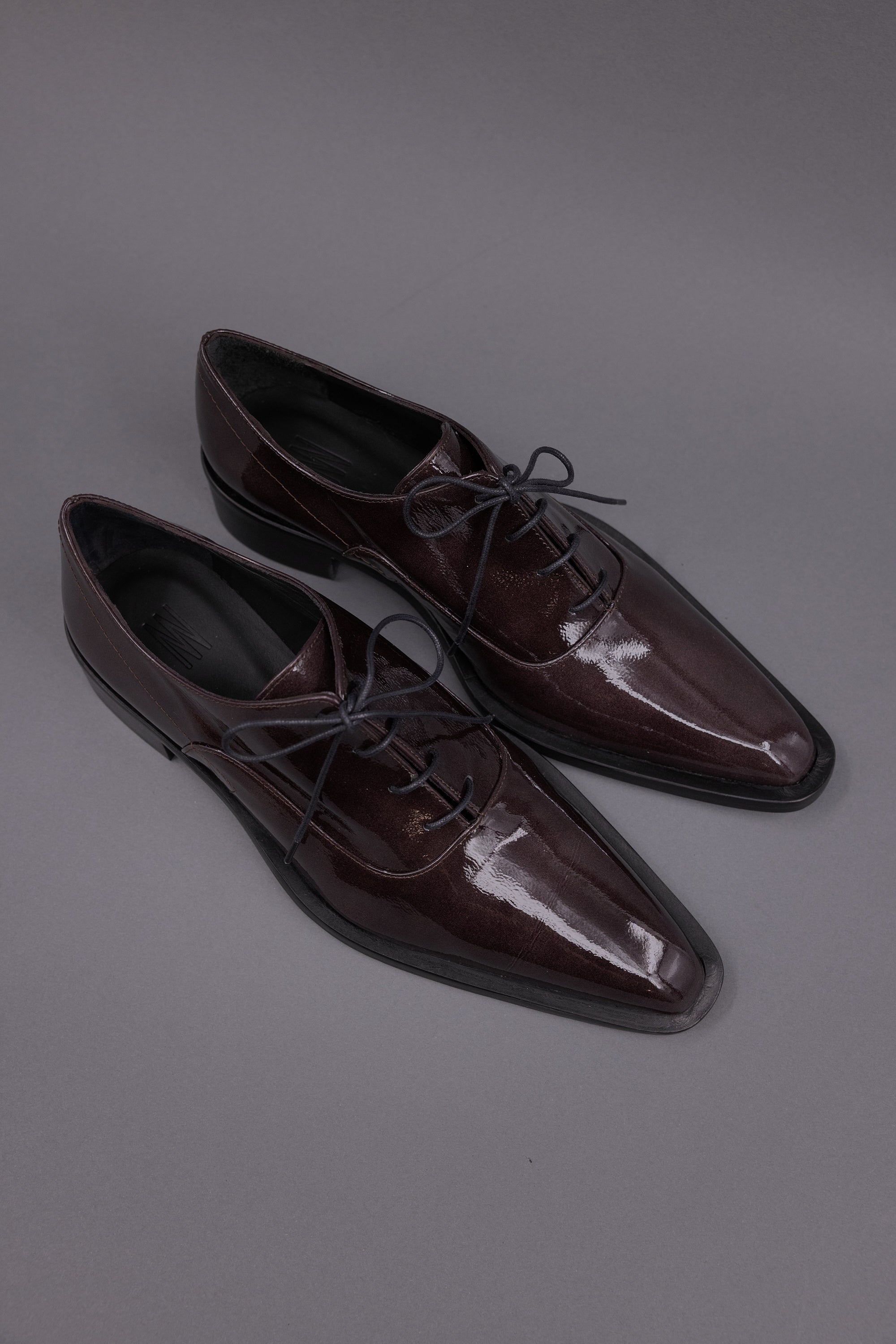 Goya lace-up shoe in after dark