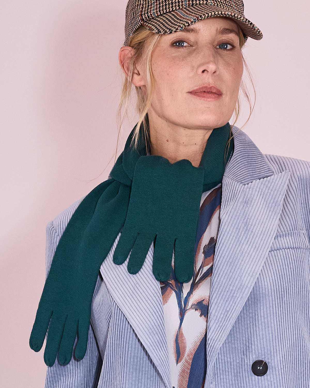 Jarmuk scarf in forest