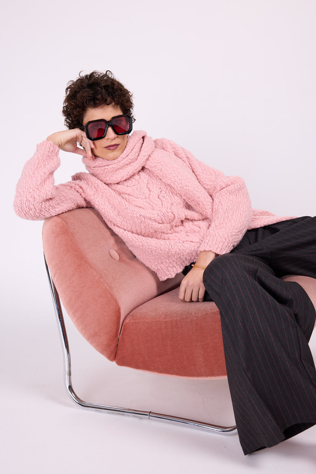 Bogota-Pullover aus rosa Wolle mit Zopfmuster