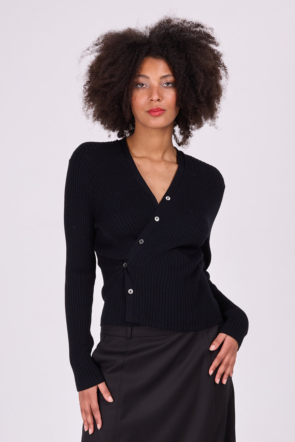 Schwarzer Wickelpullover Svinica