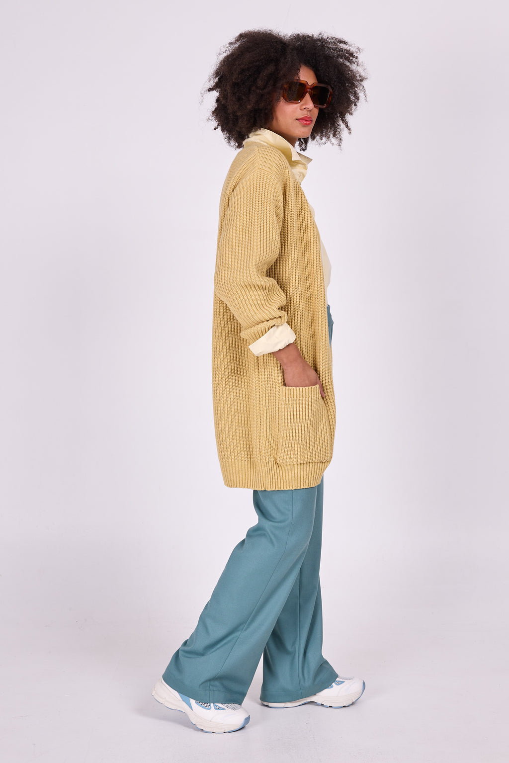 Lange Wollstrickjacke in Bananengelb von Willemstad