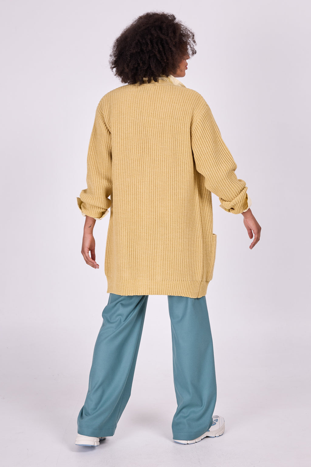 Lange Wollstrickjacke in Bananengelb von Willemstad