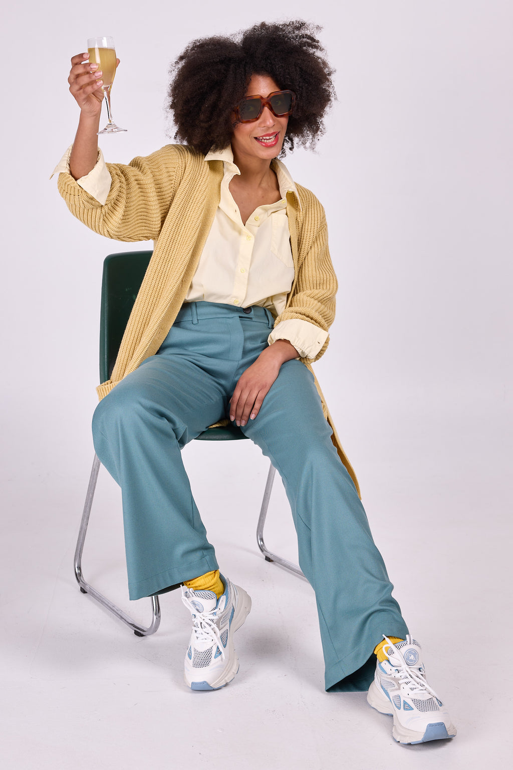 Lange Wollstrickjacke in Bananengelb von Willemstad