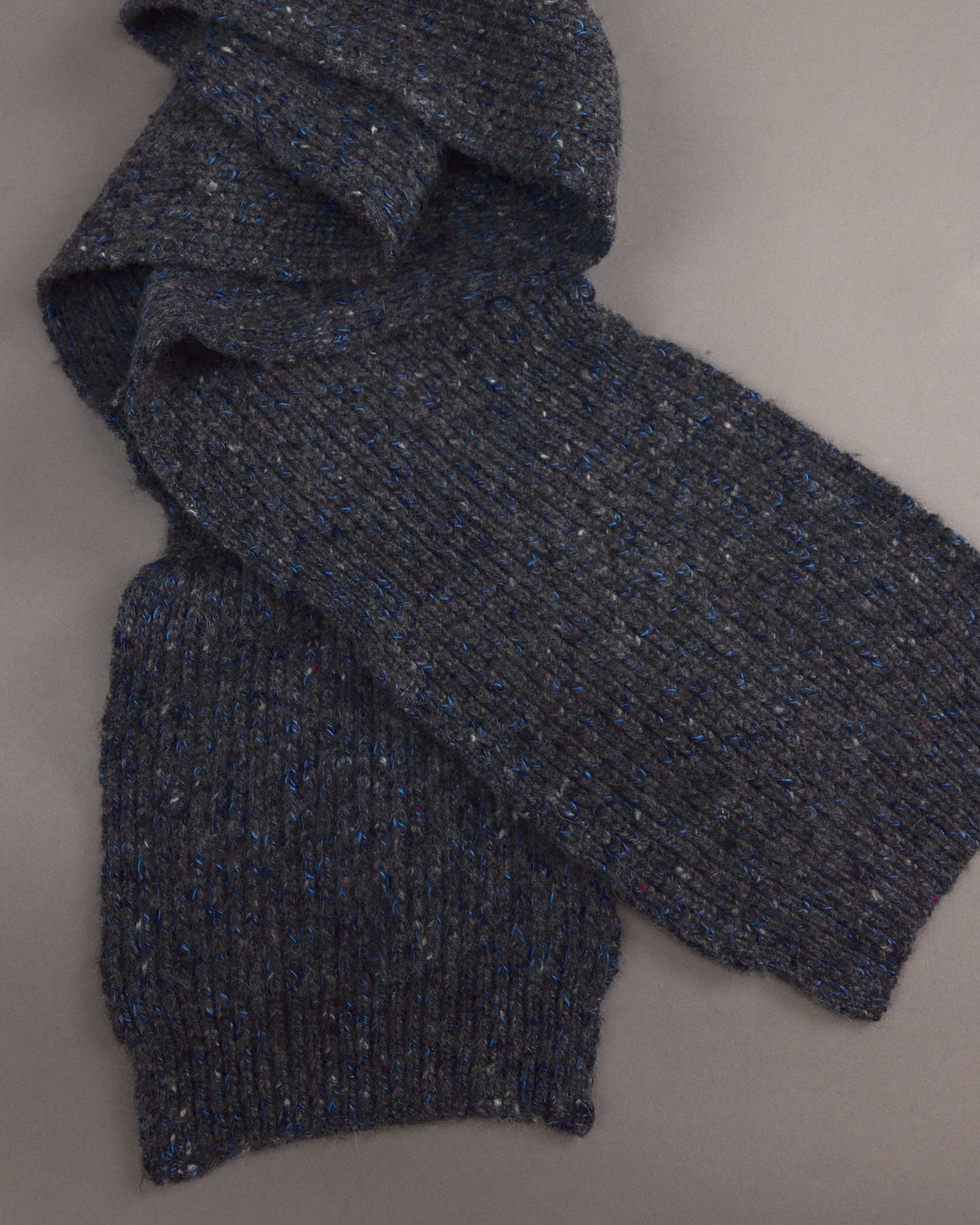 Jelgava scarf in midnight blue / amber