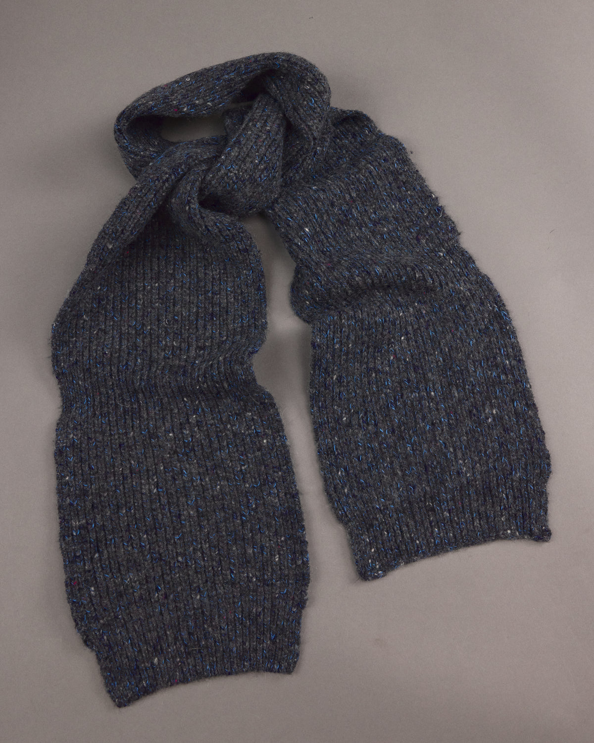 Jelgava scarf in midnight blue / amber