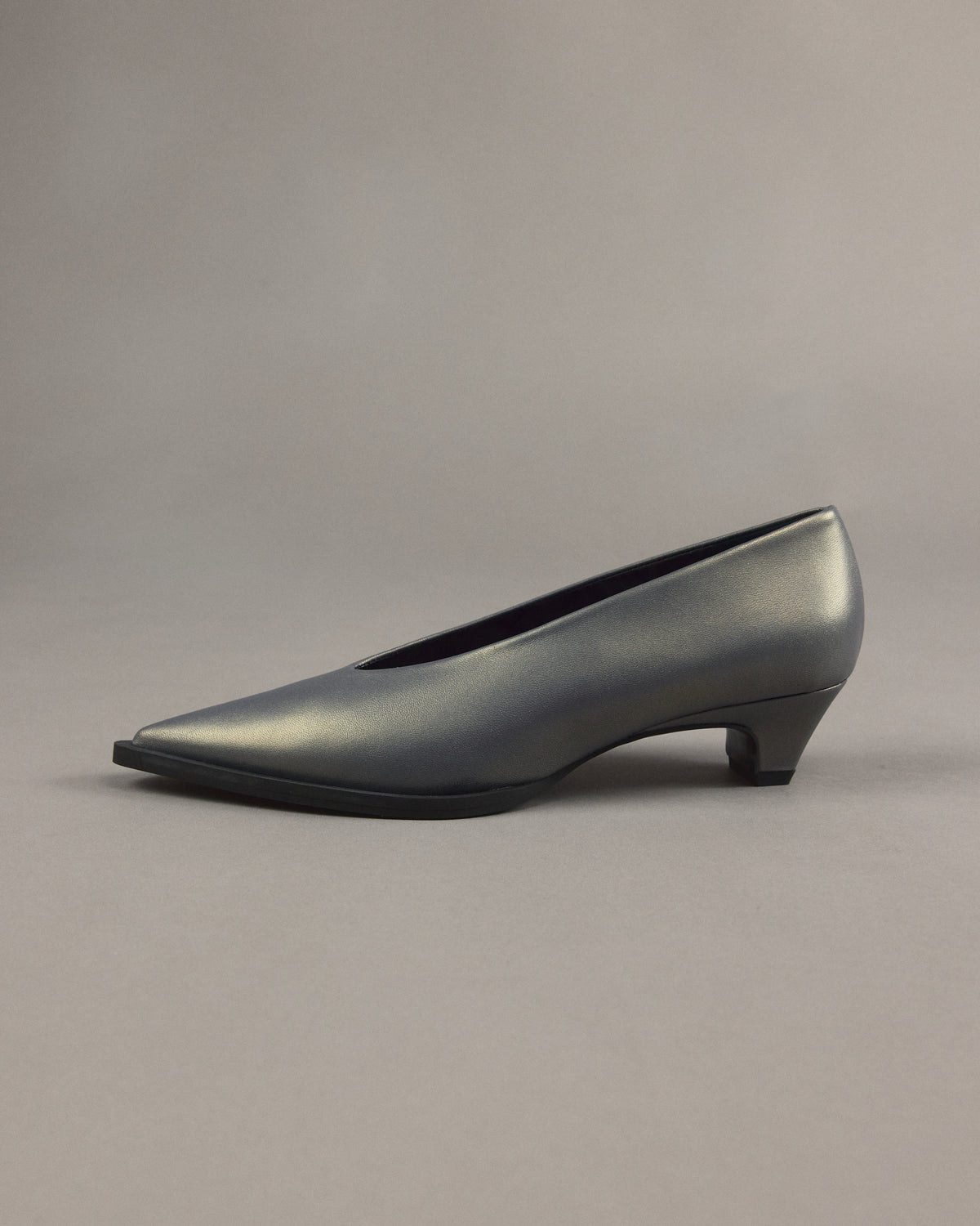 Jolia pump in metallic silver