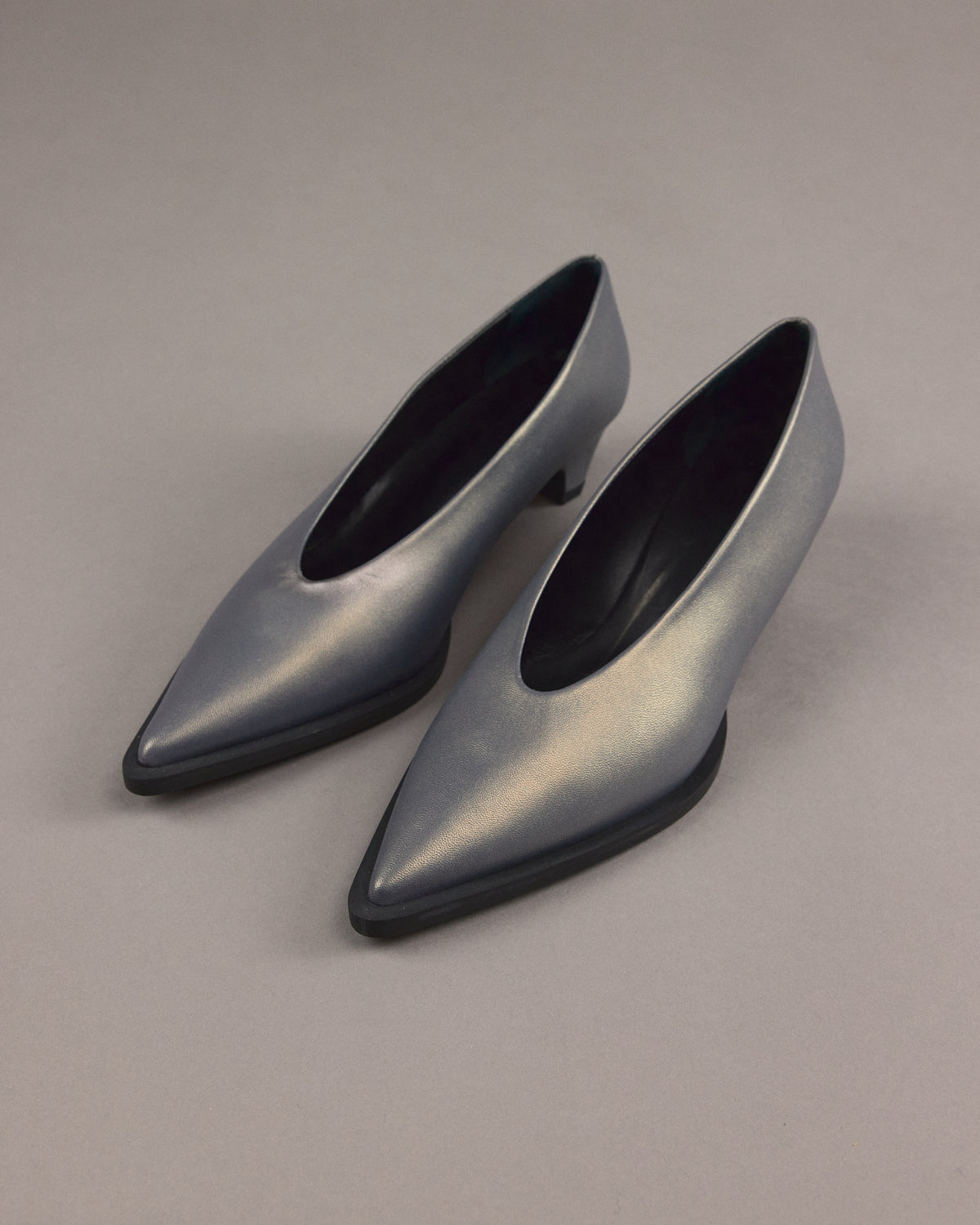 Jolia pump in metallic silver