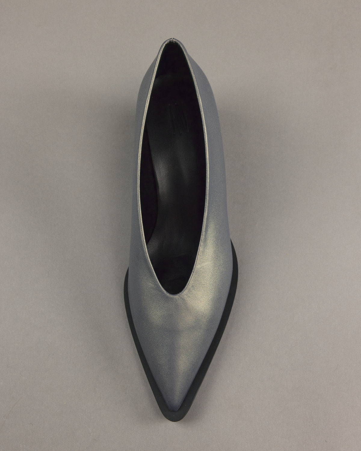 Jolia pump in metallic silver