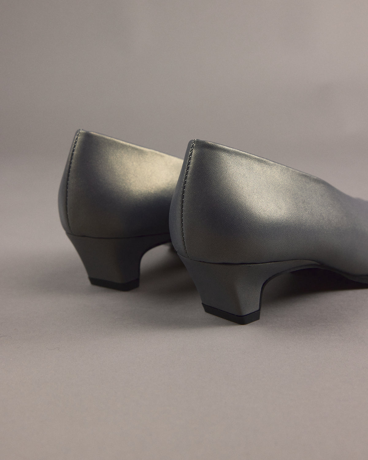 Jolia pump in metallic silver