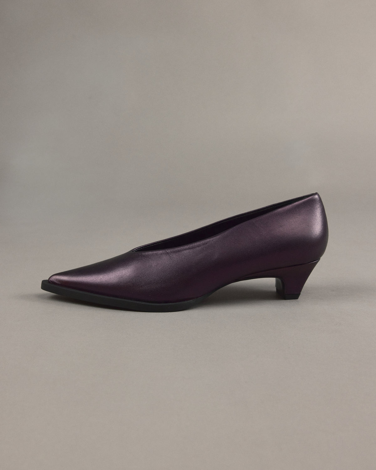 Jolia pump in metallic purple