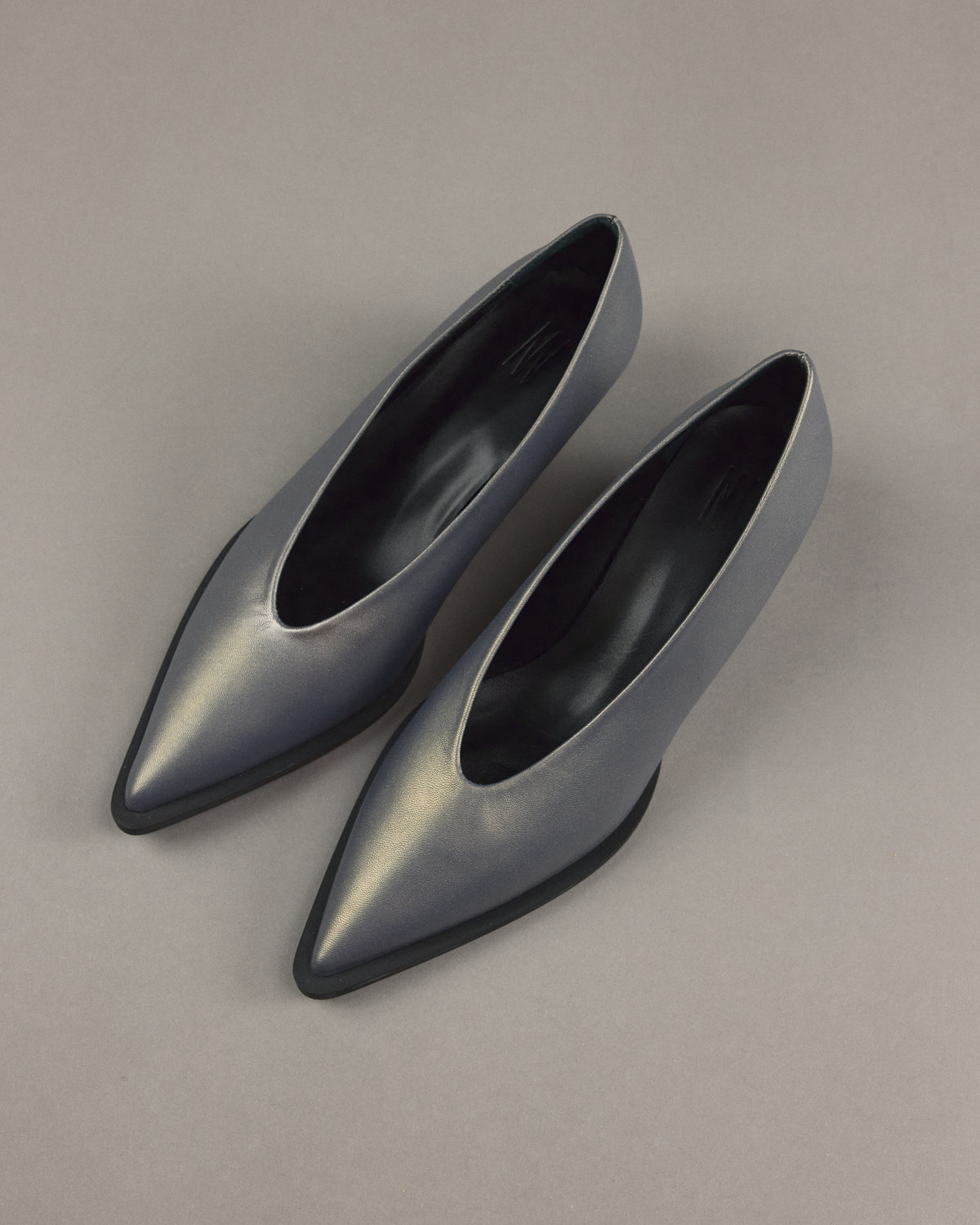 Jolia pump in metallic silver