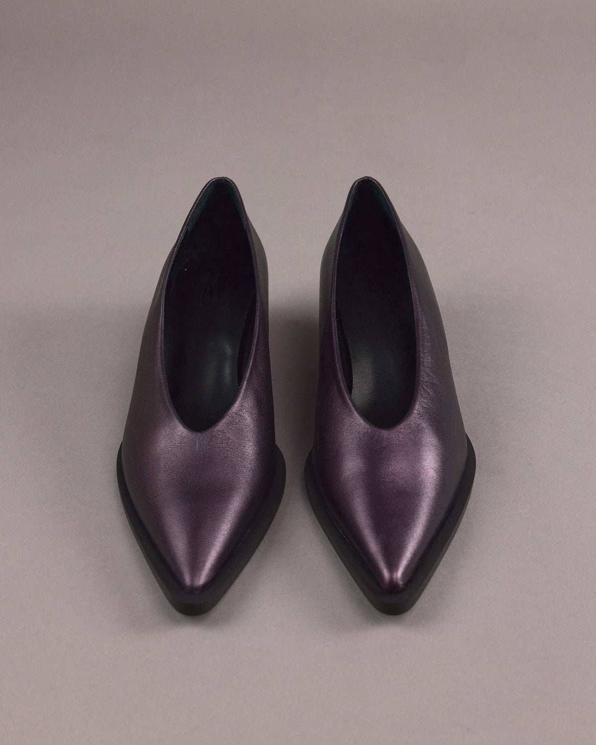 Jolia pump in metallic purple