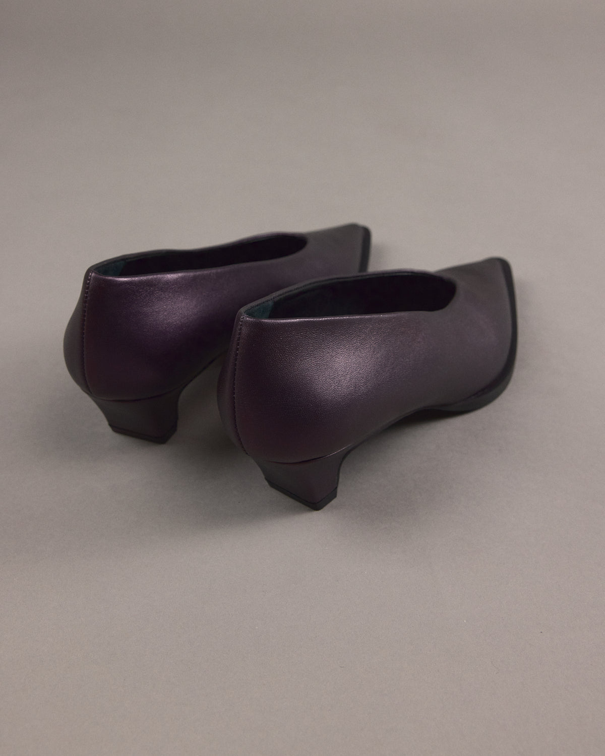 Jolia pump in metallic purple