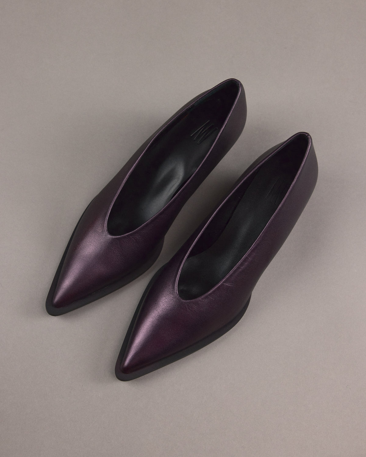 Jolia pump in metallic purple