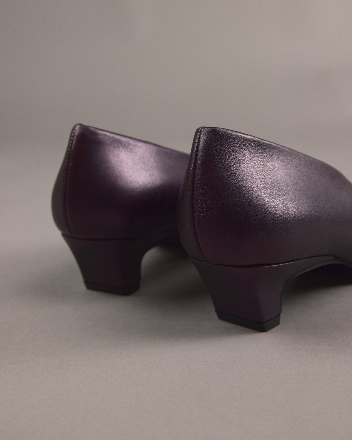 Jolia pump in metallic purple