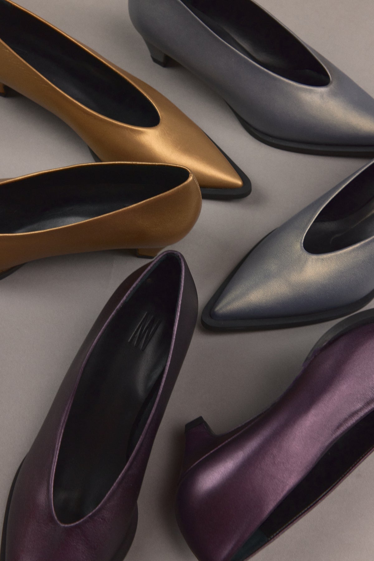 Jolia pump in metallic purple