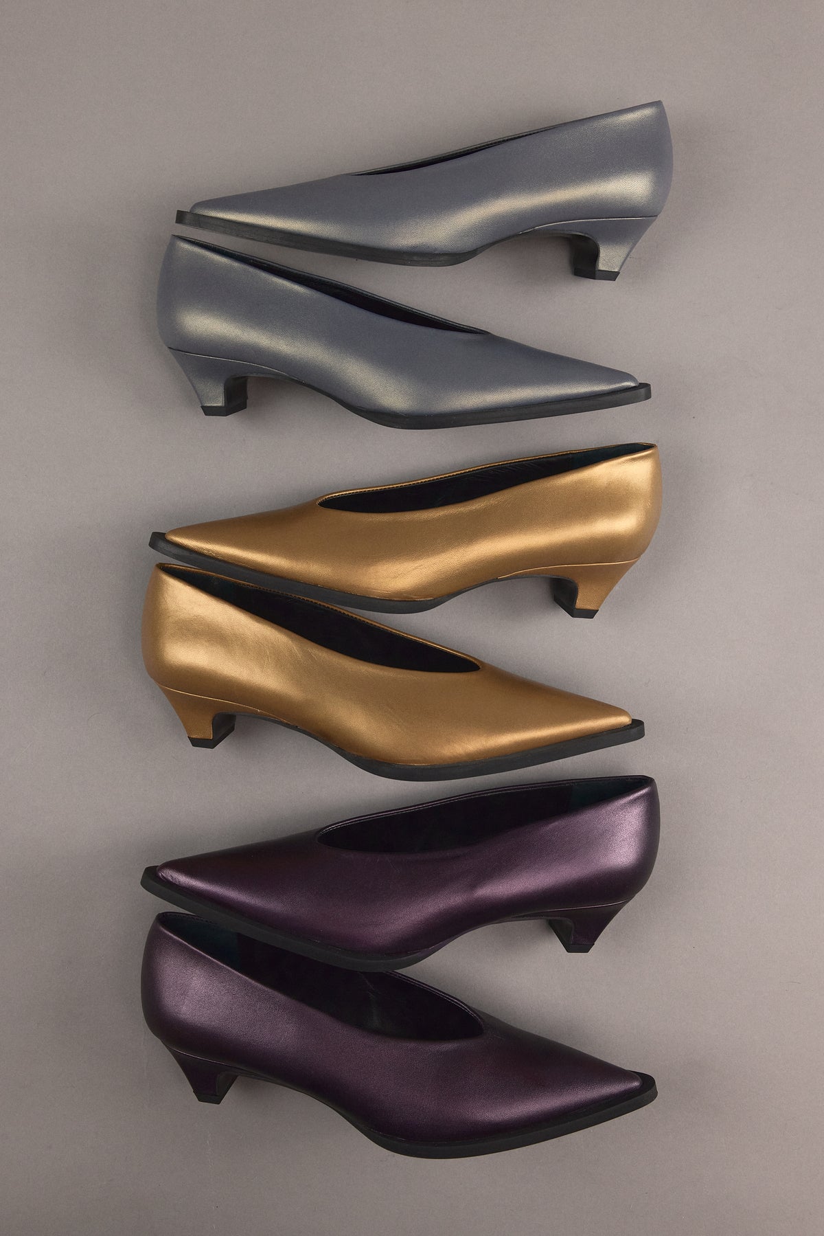Jolia pump in metallic gold