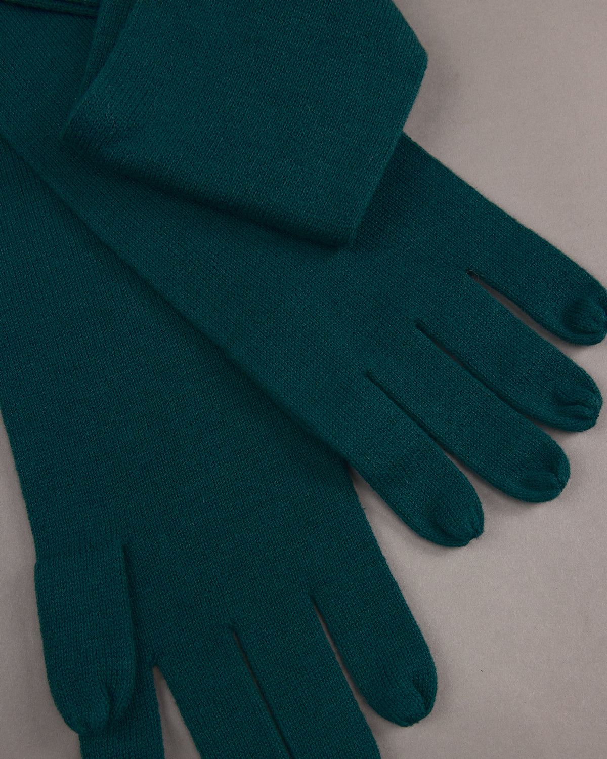 Jarmuk scarf in forest